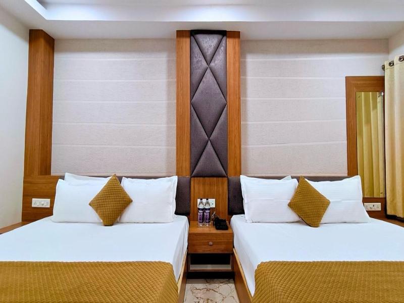 White Panda Hotel Royal Inn image