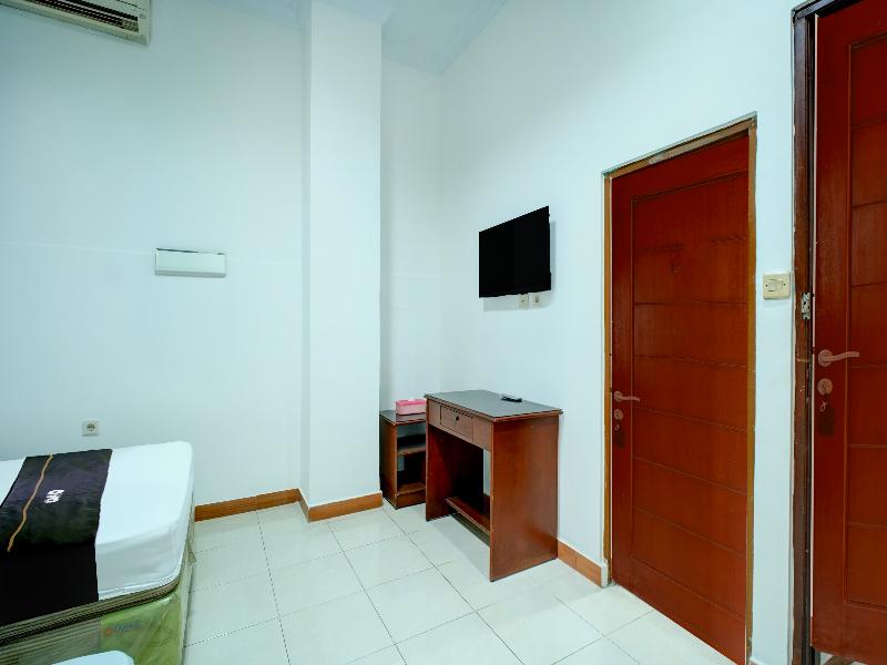 Hotel O Depok Near Bhayangkara Brimob Hospital image