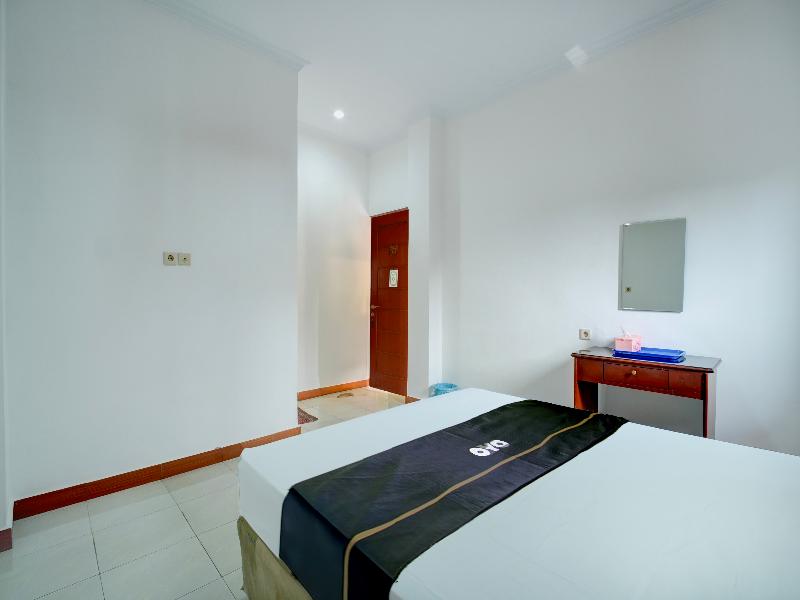 Hotel O Depok Near Bhayangkara Brimob Hospital image