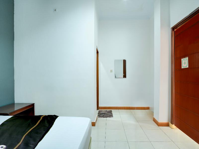 Hotel O Depok Near Bhayangkara Brimob Hospital image