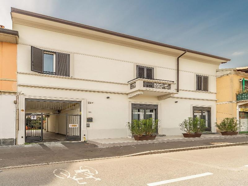 Khl Apartments image