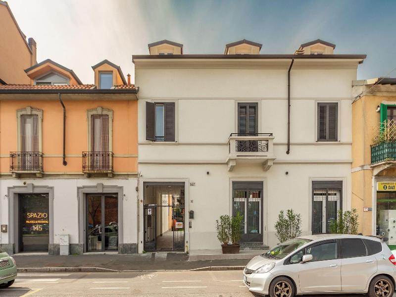 Khl Apartments image