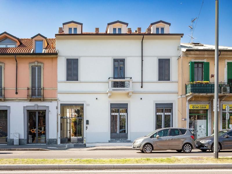 Khl Apartments image