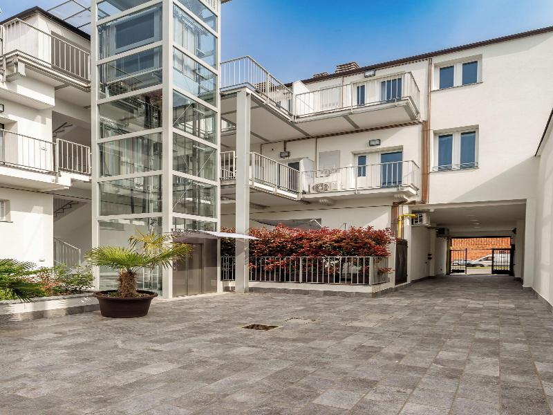 Khl Apartments image