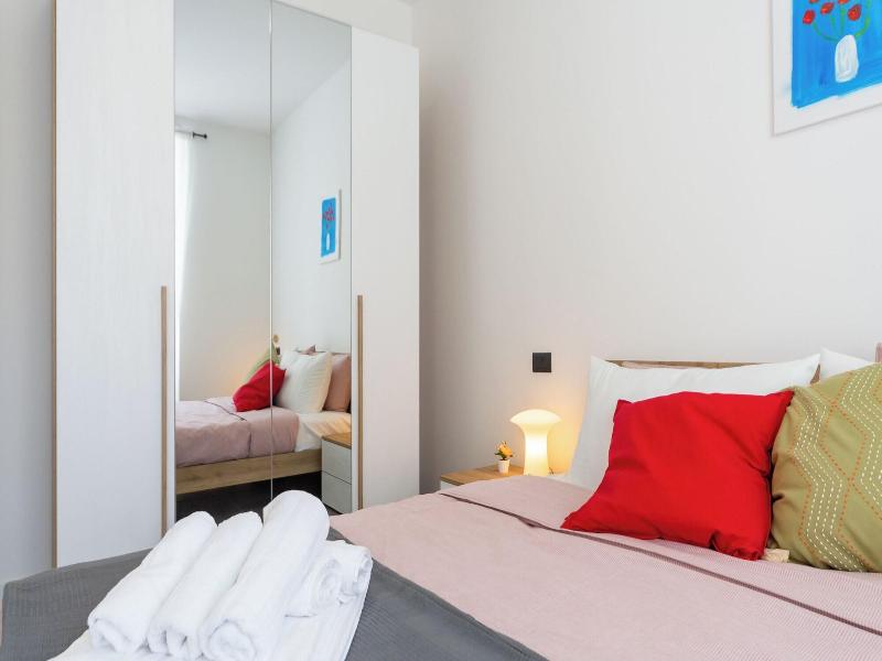 Khl Apartments image