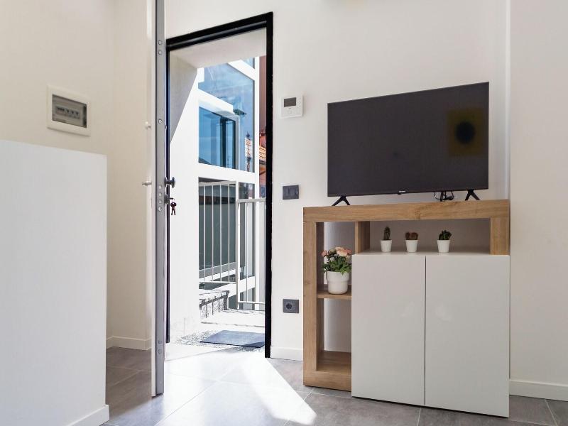 Khl Apartments image