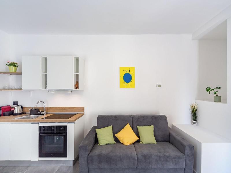 Khl Apartments image