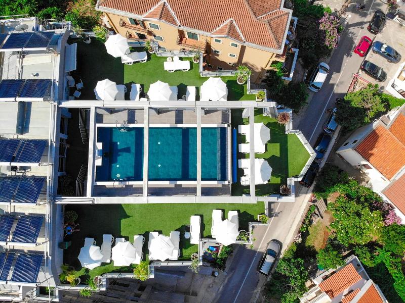 Hotel La Mer image