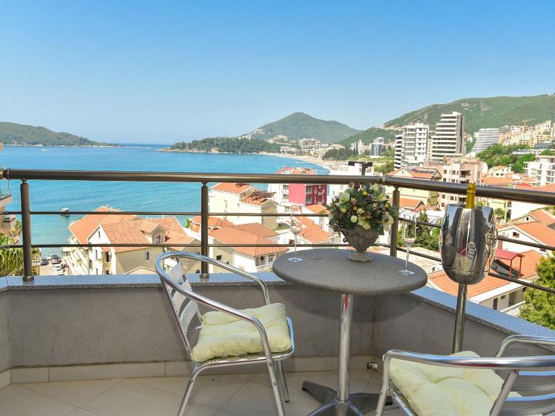 Hotel La Mer image