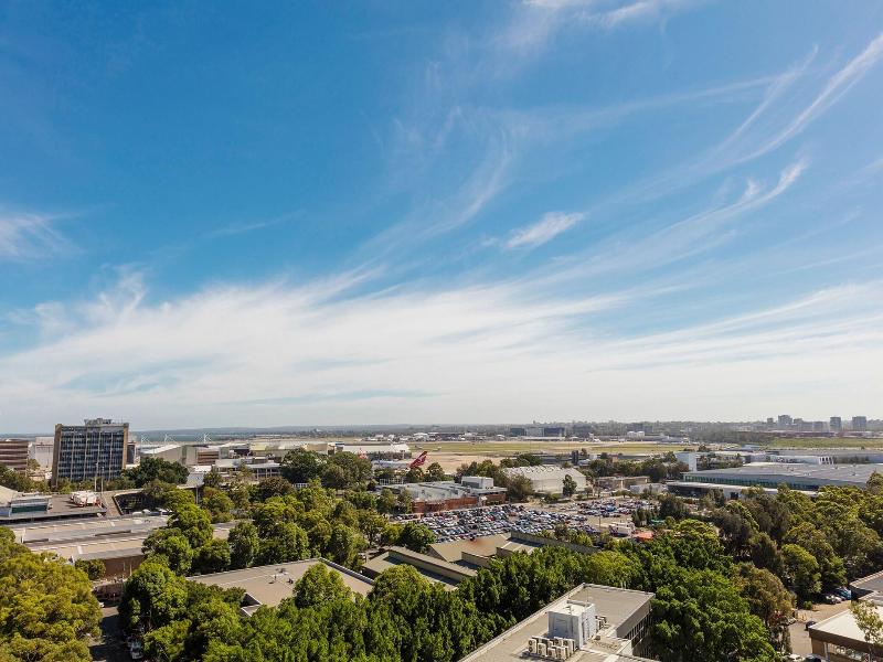 Meriton Suites Mascot Central image