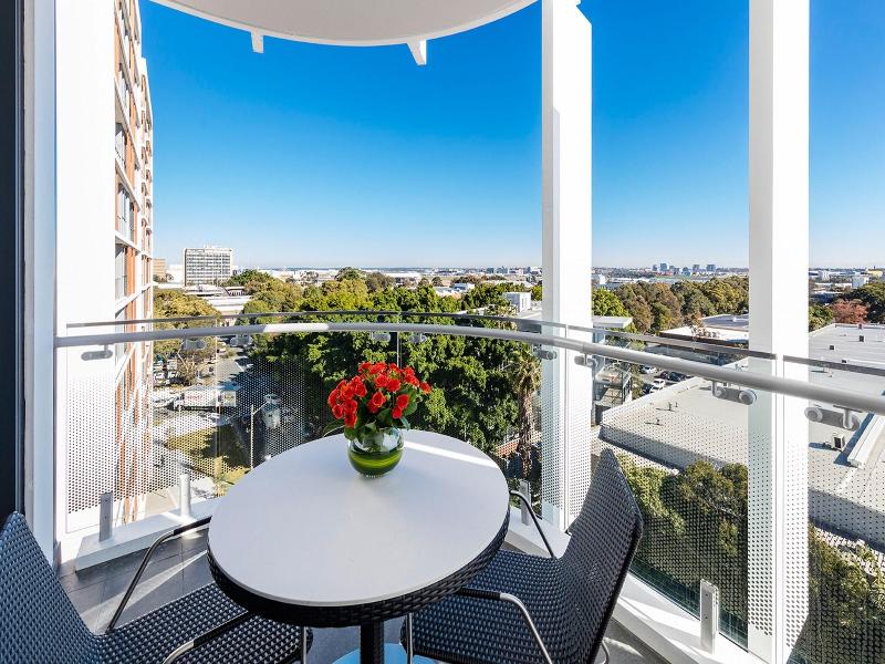 Meriton Suites Mascot Central image