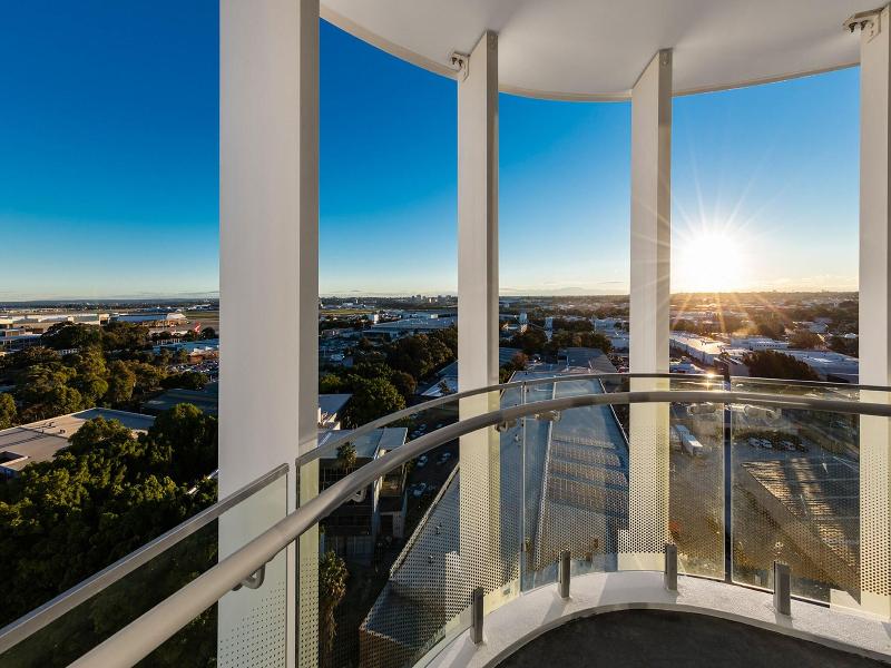 Meriton Suites Mascot Central image