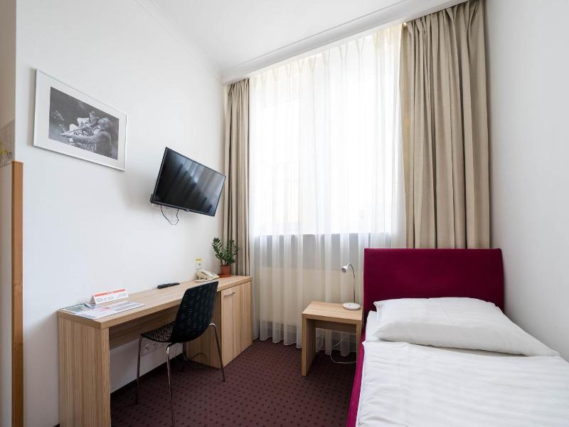 Hotel Akord image