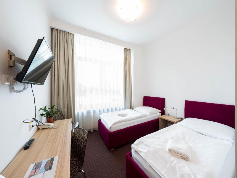 Hotel Akord image