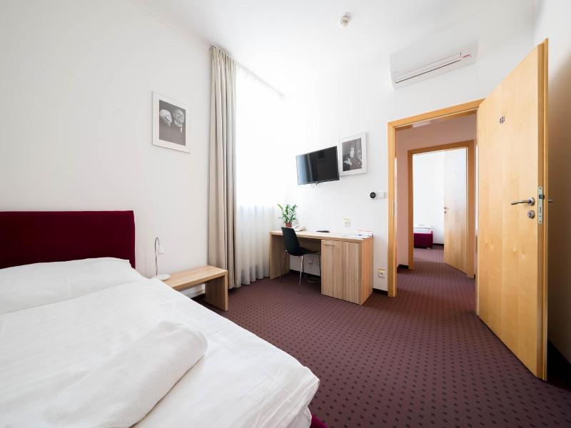 Hotel Akord image