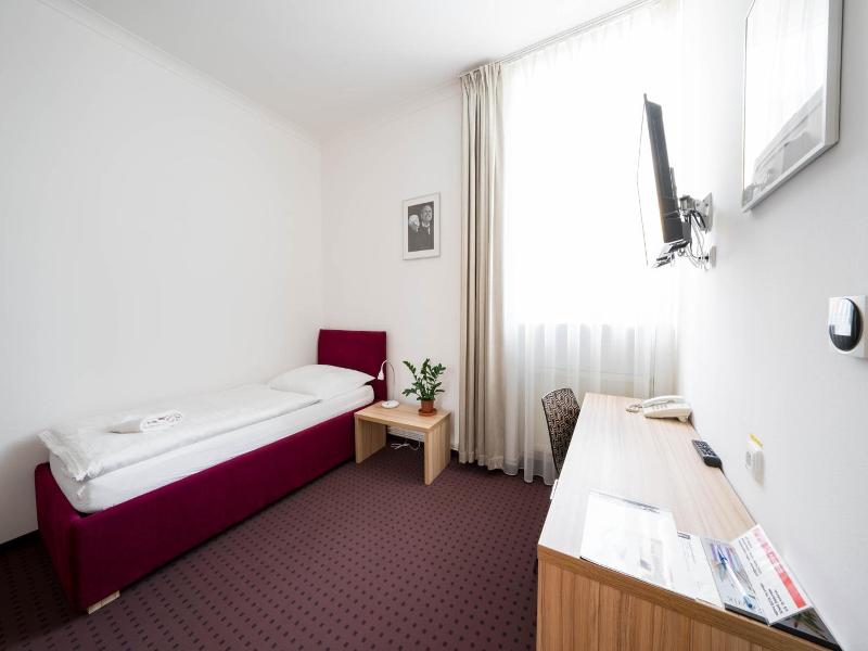 Hotel Akord image