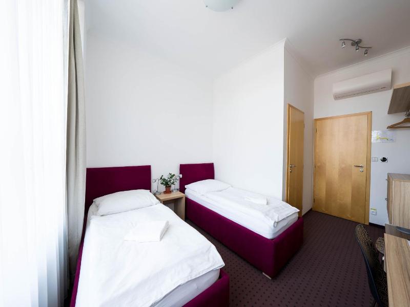 Hotel Akord image
