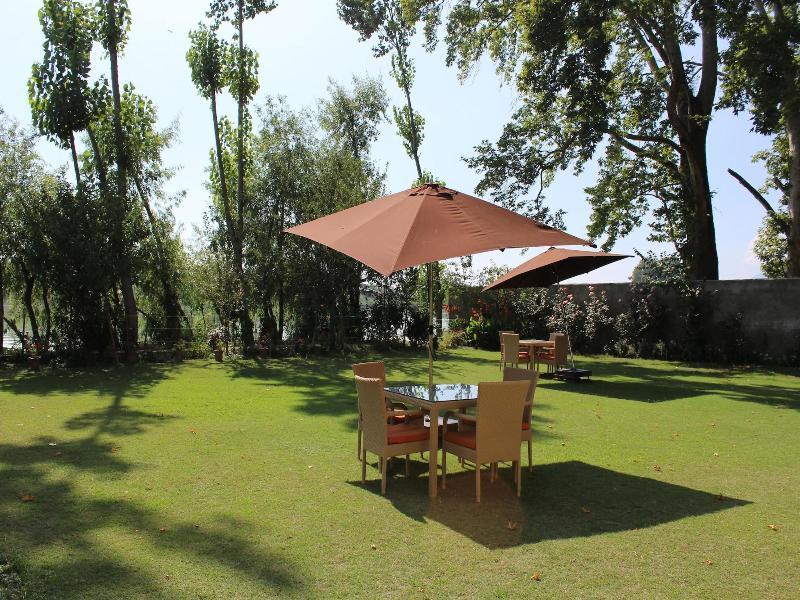Nigeen Lake View Resort