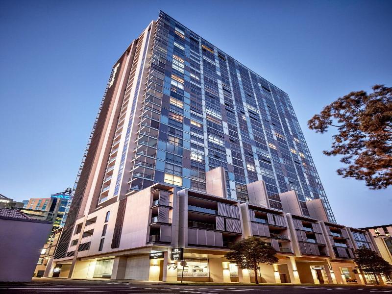 Meriton Suites Chatswood image