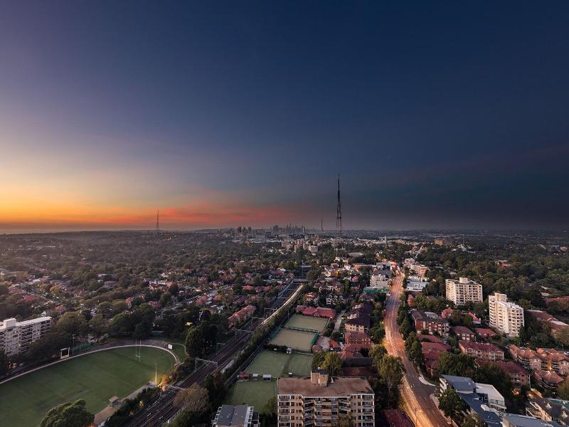 Meriton Suites Chatswood image