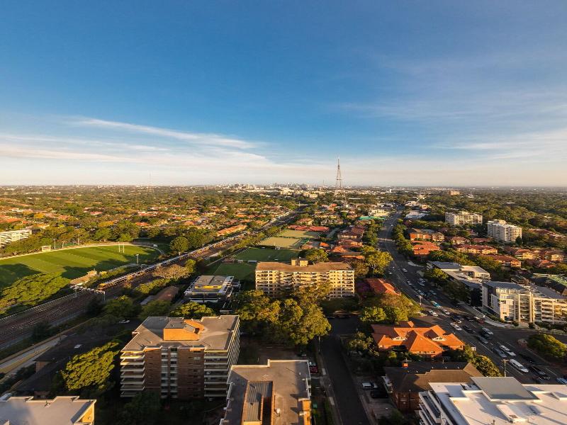 Meriton Suites Chatswood image