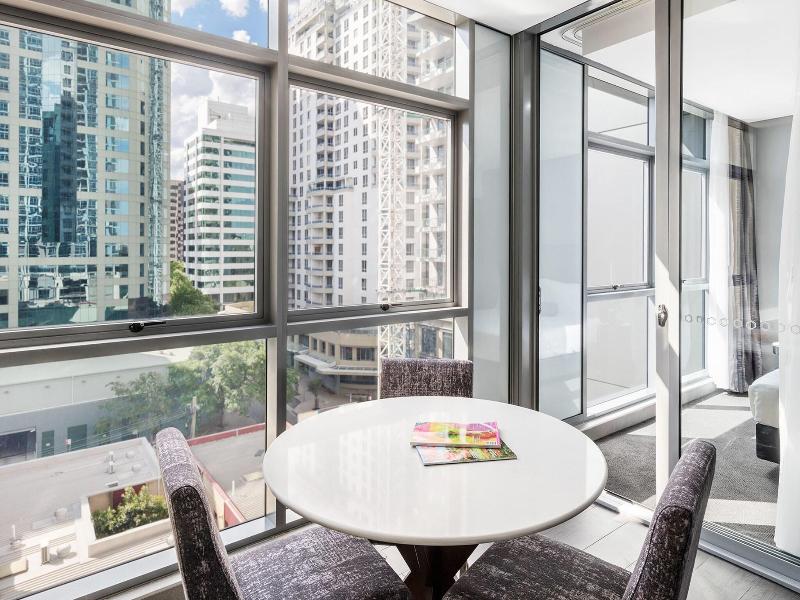 Meriton Suites Chatswood image