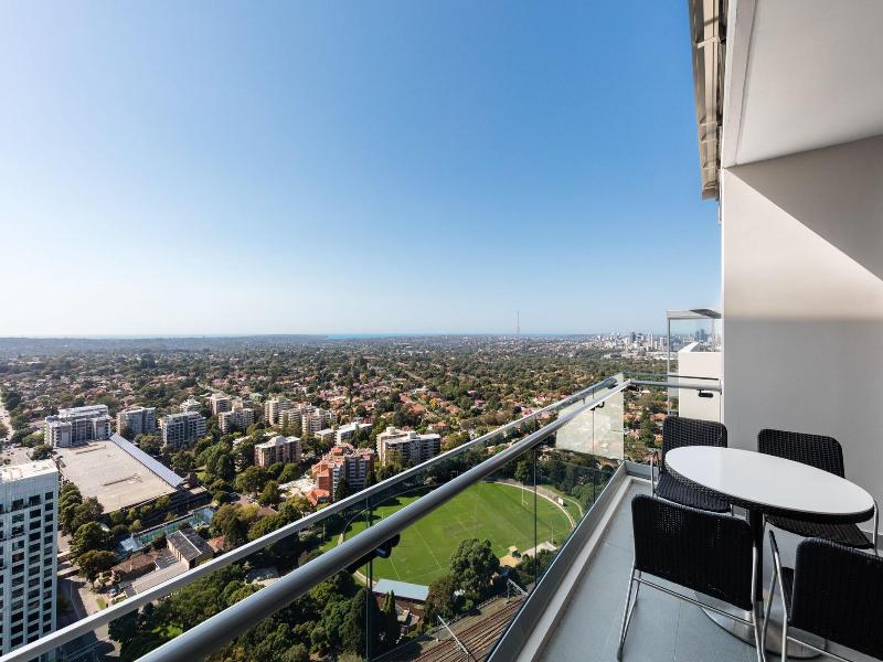 Meriton Suites Chatswood image