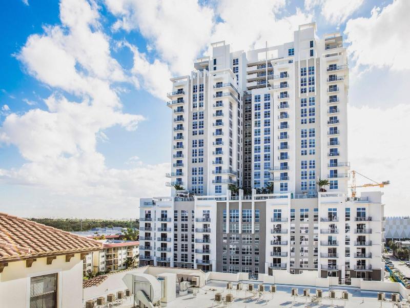 Tucker At Palmer Dadeland Miami image