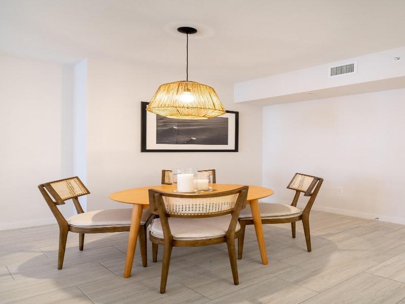 Tucker At Palmer Dadeland Miami image