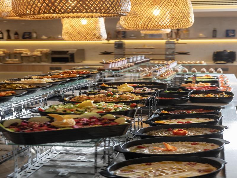 Radisson Hotel Madinah image