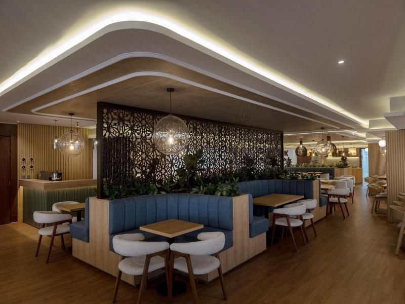 Radisson Hotel Madinah image