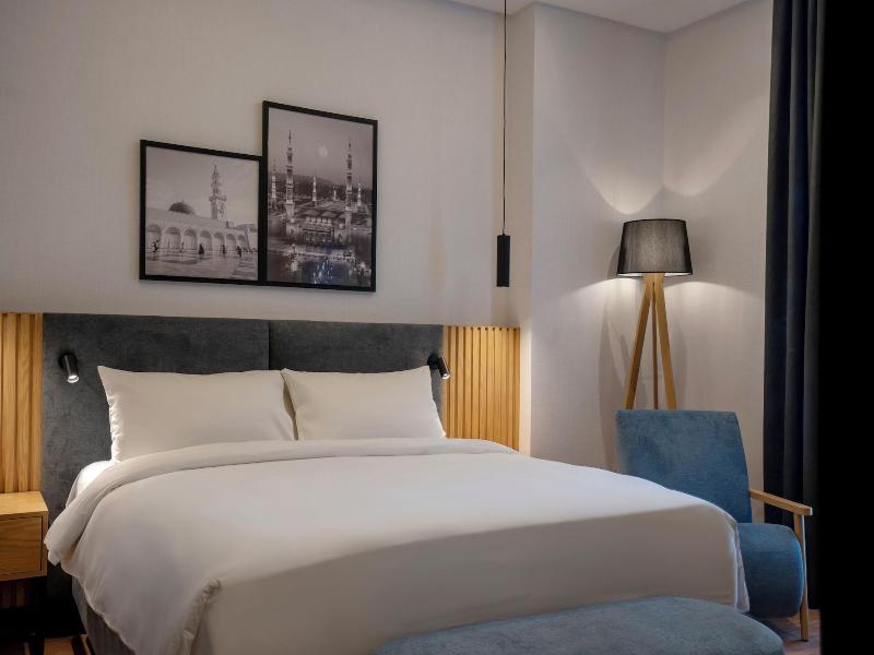 Radisson Hotel Madinah image