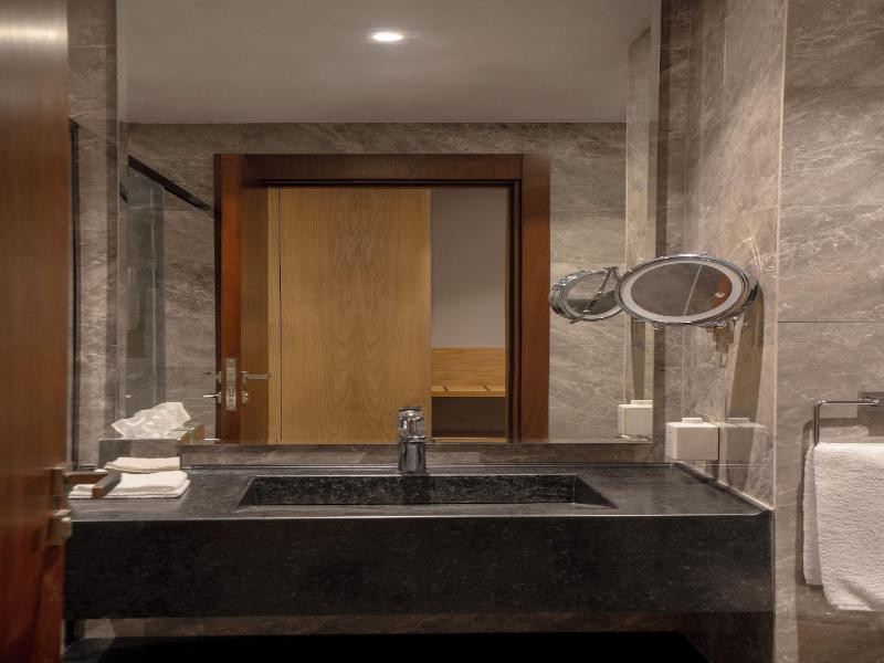 Radisson Hotel Madinah image