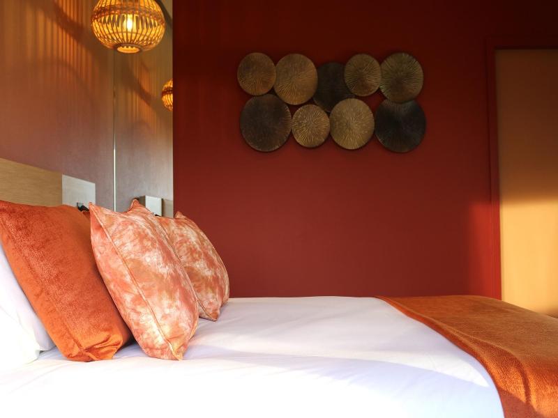Hex Wildlife Hotel image