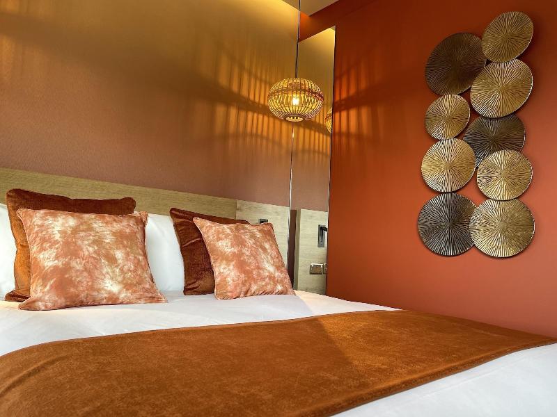 Hex Wildlife Hotel image