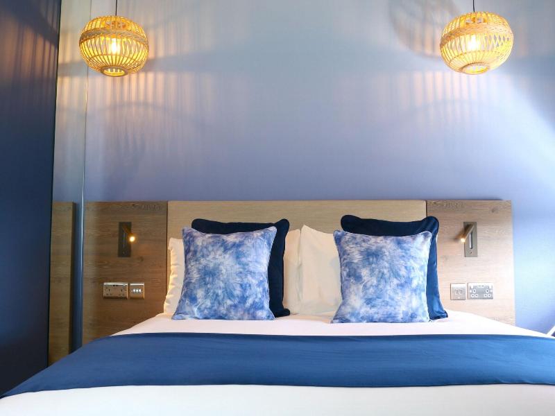 Hex Wildlife Hotel image