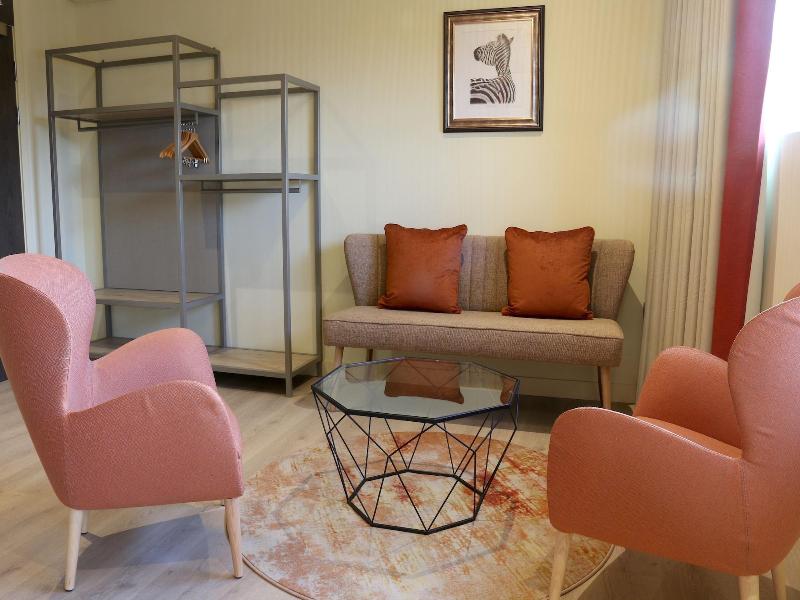 Hex Wildlife Hotel image