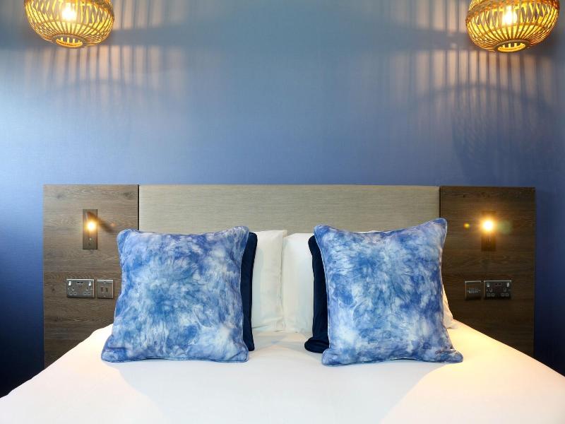 Hex Wildlife Hotel image