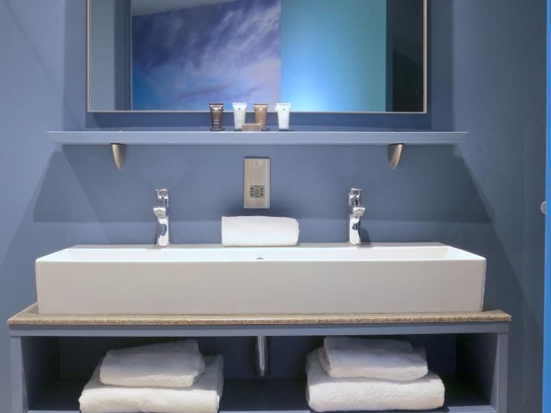 Hex Wildlife Hotel image