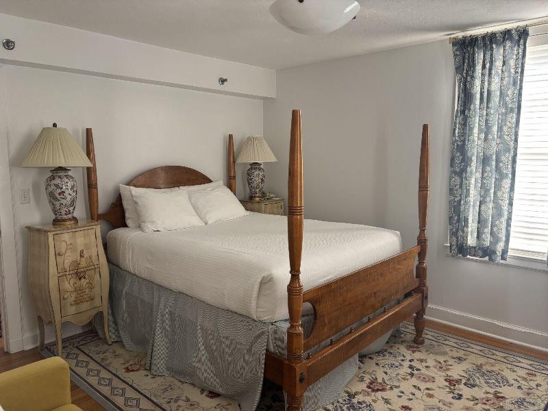 Beekman Arms And Delamater Inn image
