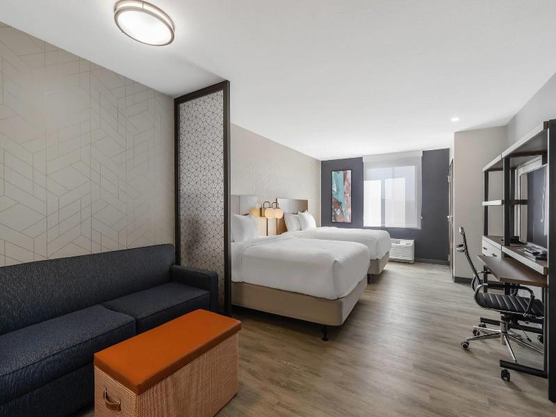 Everhome Suites Corona image