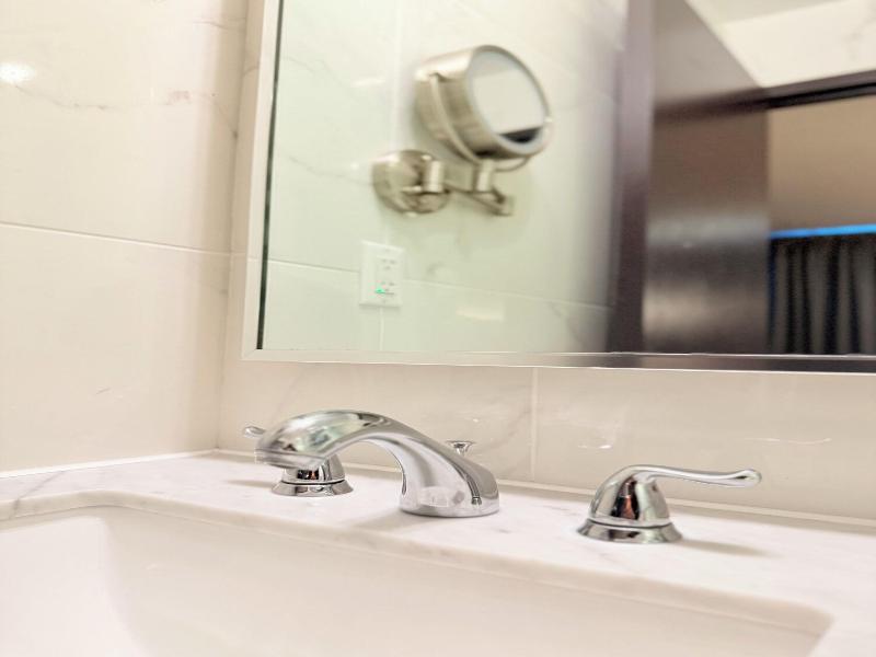 Hotel Mirage Brooklyn image