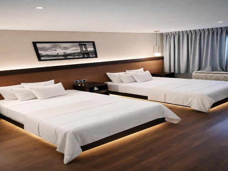 Hotel Mirage Brooklyn image