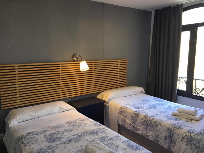 Apartamentos Avenida image