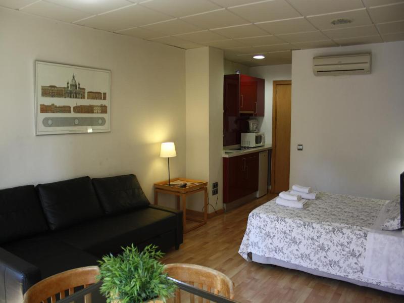 Apartamentos Avenida image