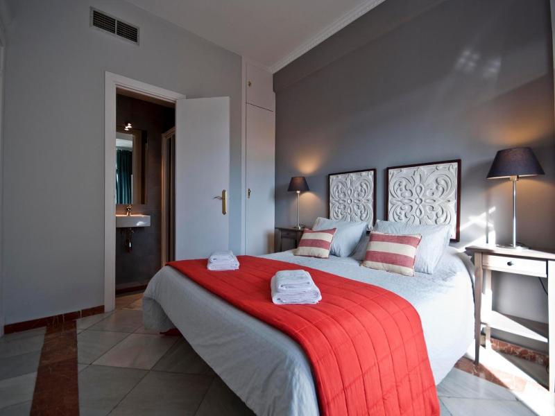 Apartamentos Avenida image