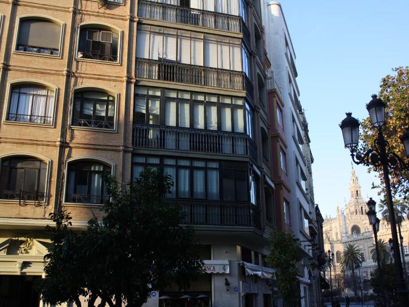 Apartamentos Avenida image