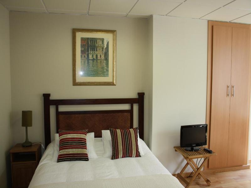Apartamentos Avenida image