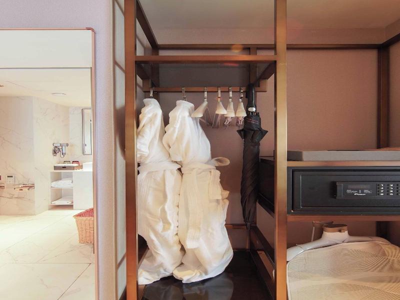 Imperial Traders Elong Hotel image