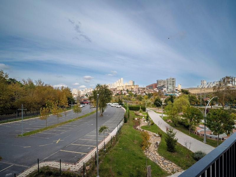 Rusel Park Residence image